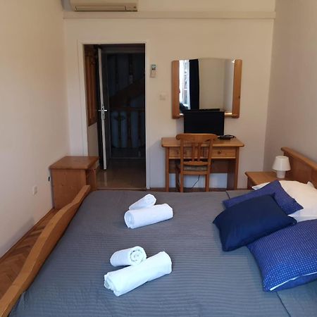 Guest House Kolarin Slano Quarto foto