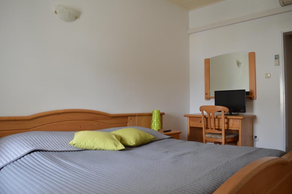 Guest House Kolarin Slano Quarto foto
