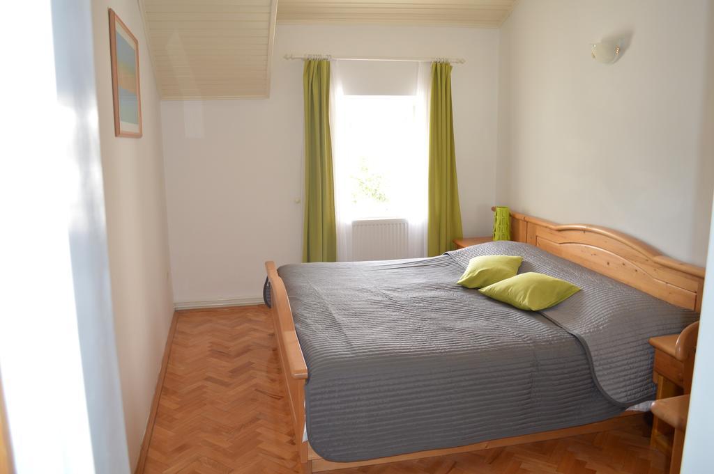 Guest House Kolarin Slano Quarto foto