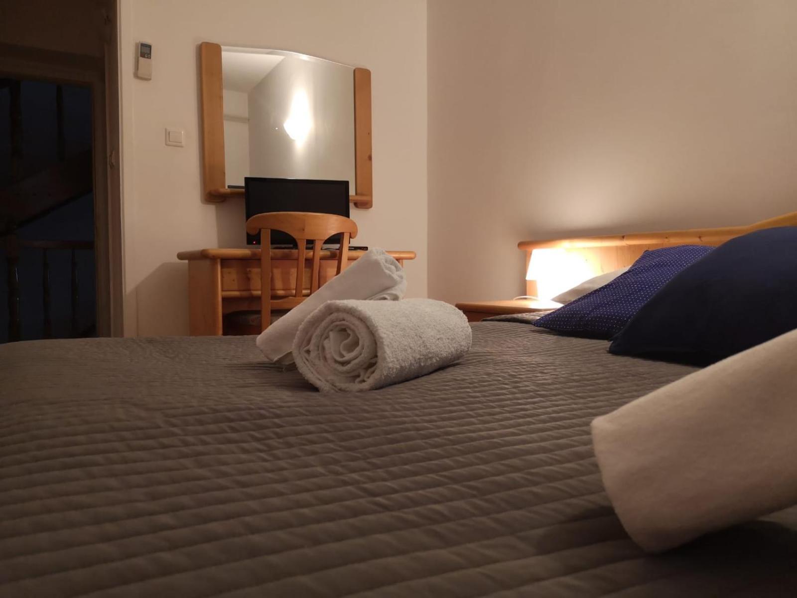 Guest House Kolarin Slano Quarto foto