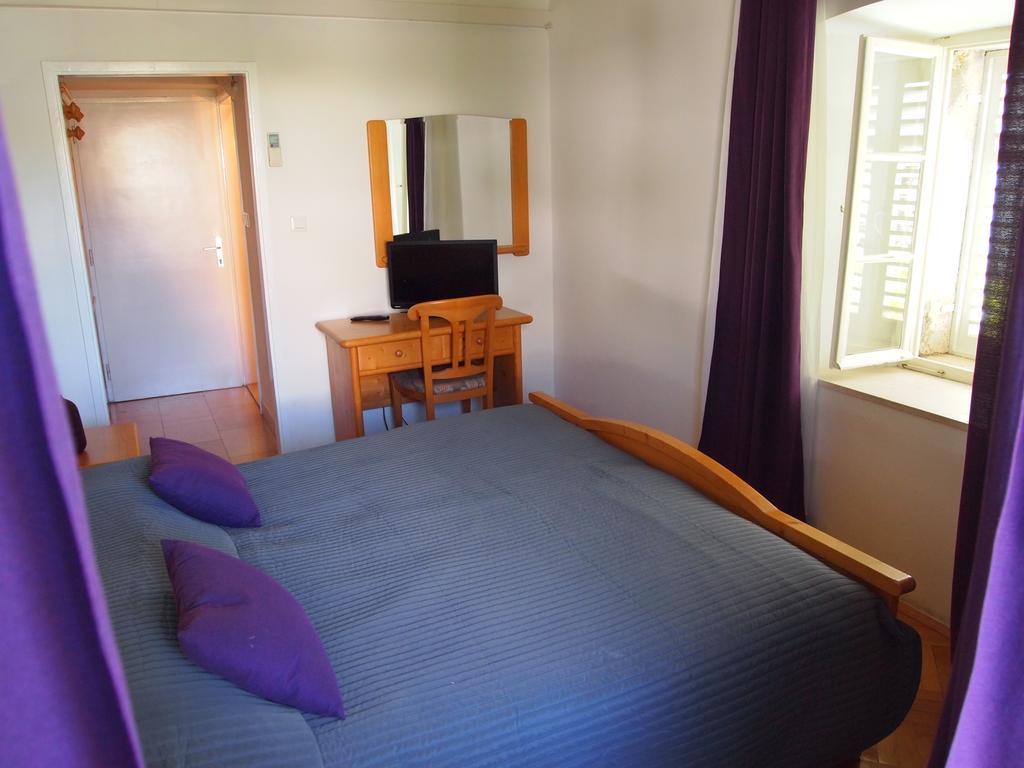 Guest House Kolarin Slano Quarto foto